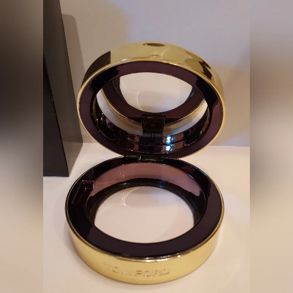 TOM FORD: *TRACELESS TOUCH FOUNDATION CASE ONLY* / flawless cushion refill fits